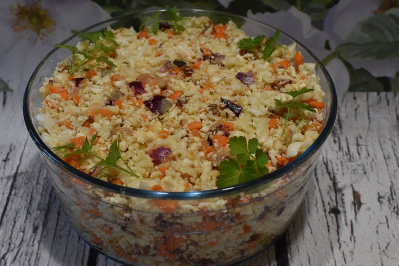 Surówka z kalafiora z suszonymi pomidorami