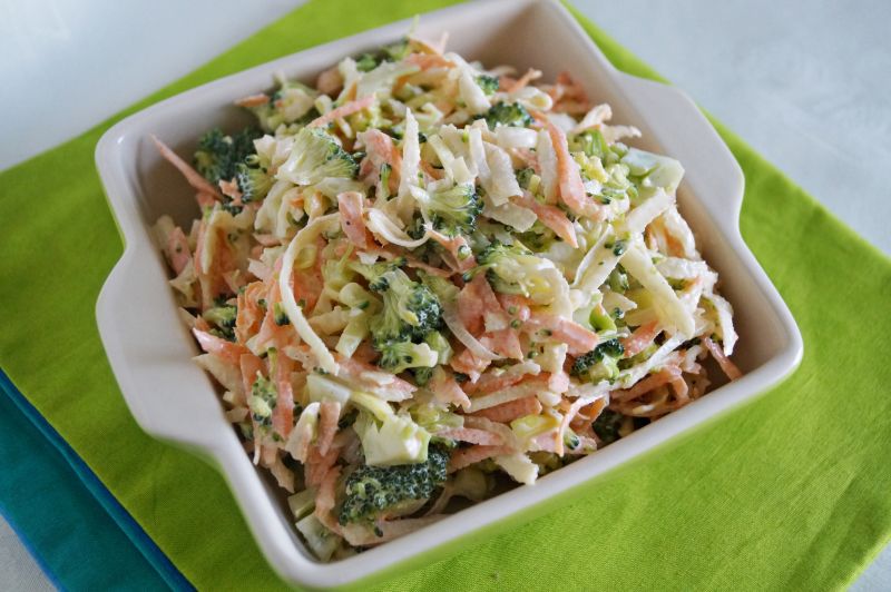 Surówka z kalarepką i brokułem Surówka z kalarepką i brokułem