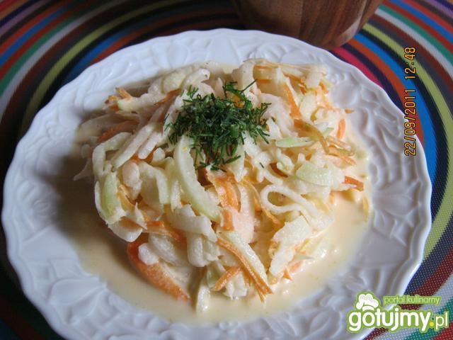 Surówka z kalarepki.