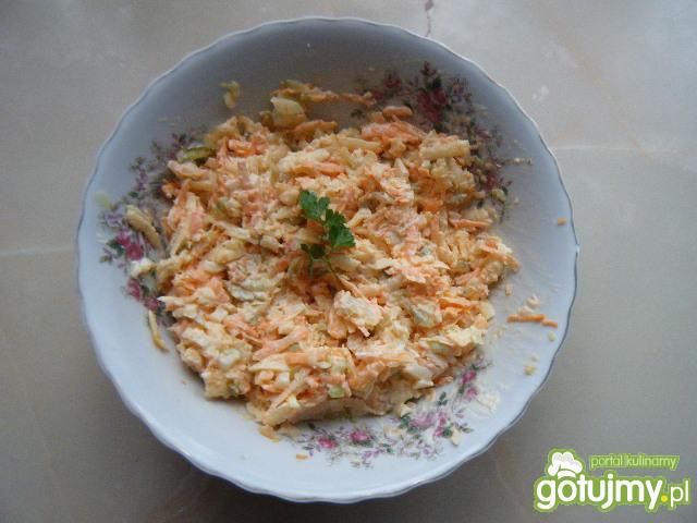 Surówka z kalarepki i marchewki  Surówka z kalarepki i marchewki