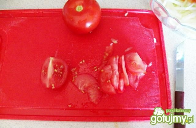 Surówka z kalarepki, pomidora i koperku