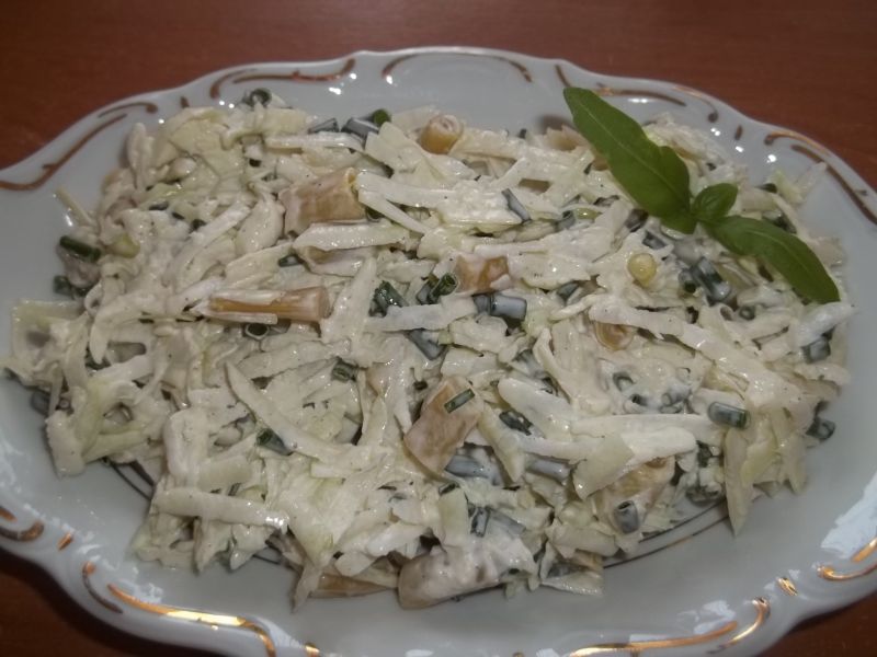 Surówka z kalarepy i fasolki szparagowej 