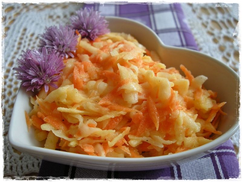 Surówka z kalarepy i marchewki