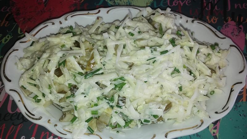 Surówka z kalarepy i ogórka kiszonego Surówka z kalarepy i ogórka kiszonego