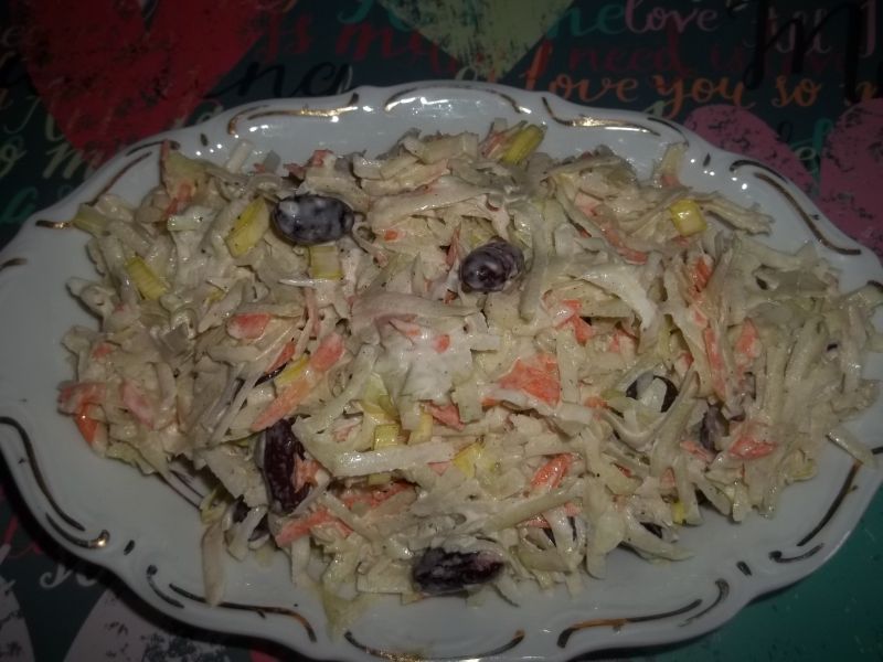 Surówka z kalarepy z dodatkiem czerwonej fasoli