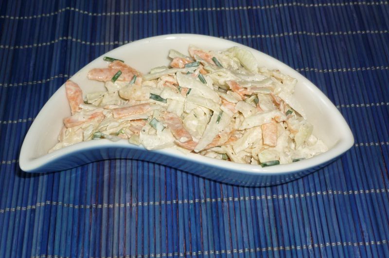 Surówka z kalarepy z marchewką i szczypiorkiem