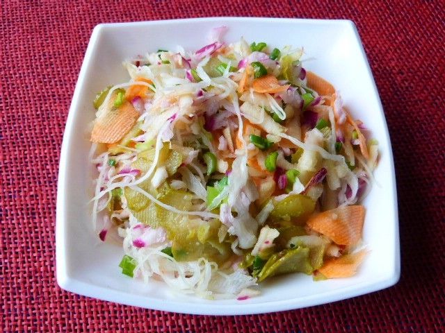 Surówka z kapusty białej z selerem i rzodkiewką Surówka z kapusty białej z selerem i rzodkiewką
