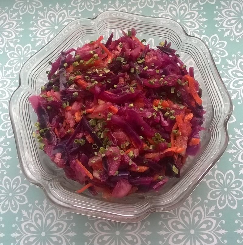 Surówka z kapusty czerwonej, marchewki, gruszki Surówka z kapusty czerwonej, marchewki, gruszki