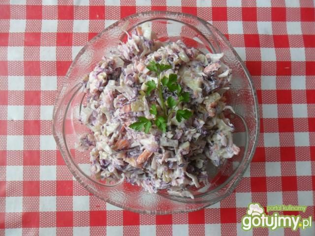 Surówka z kapusty czerwonej z selerem