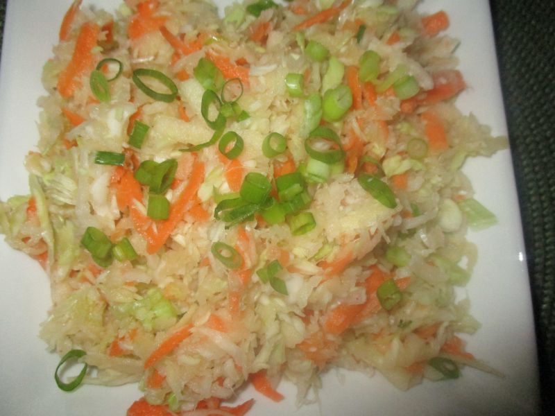 Surówka z kapusty i jabłka z chrzanem Surówka z kapusty i jabłka z chrzanem