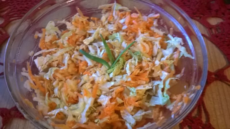 surówka z kapusty i kiszonych ogórków