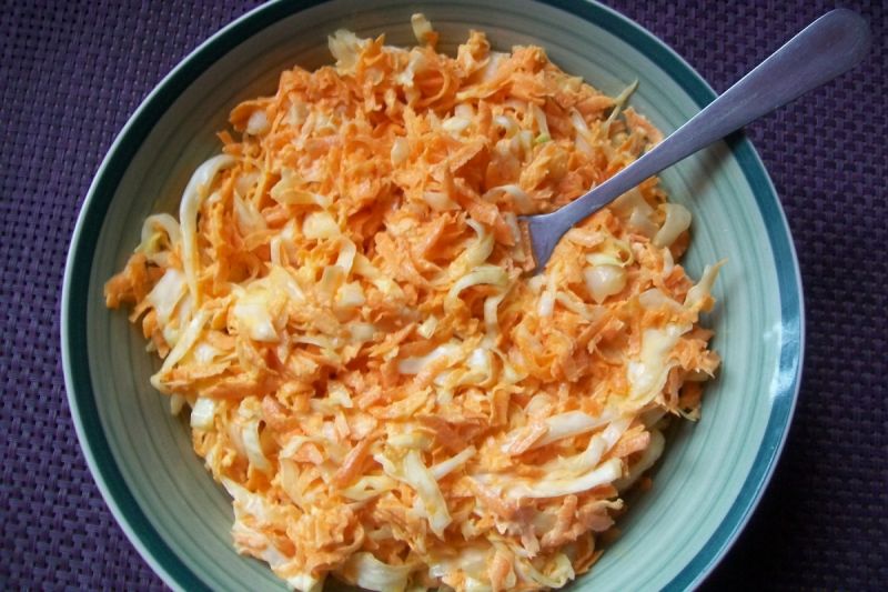 Surówka z kapusty i marchewki