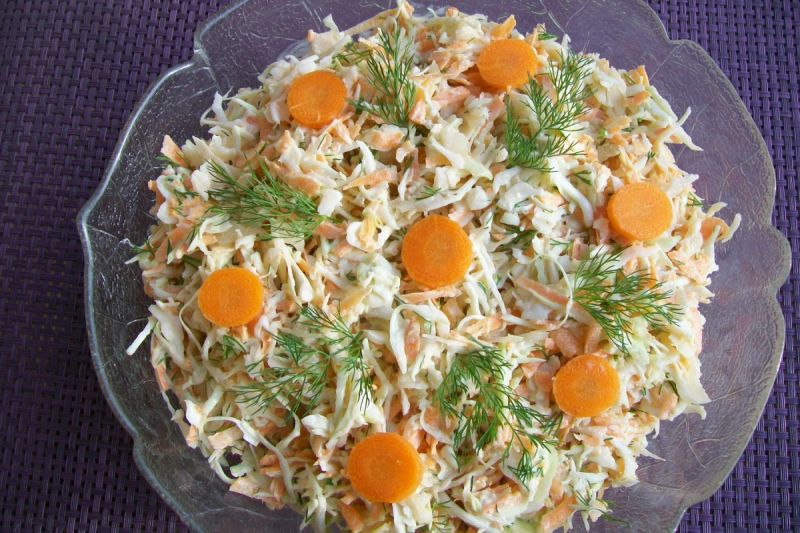 Surówka z kapusty i marchewki z koperkiem  Surówka z kapusty i marchewki z koperkiem