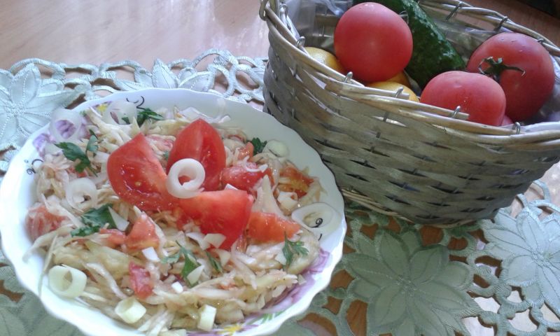 Surówka z kapusty i pomidorów Surówka z kapusty i pomidorów