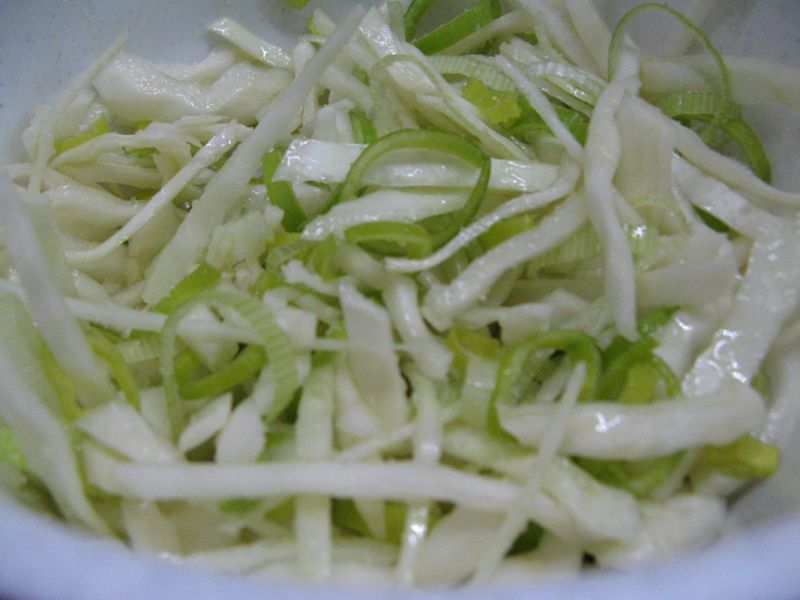 Surówka z kapusty i pora Surówka z kapusty i pora