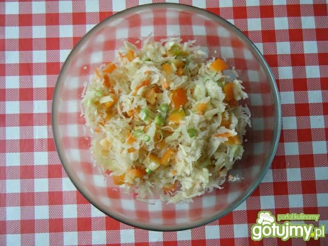 Surówka z kapusty kiszonej  z papryką