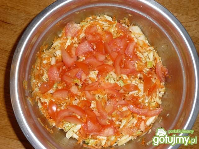 Surówka z kapusty kiszonej z pomidorem Surówka z kapusty kiszonej z pomidorem