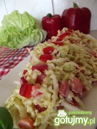 Surówka z kapusty pekińskiej i papryką