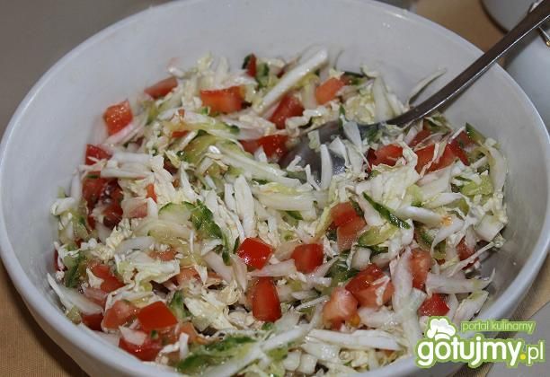 Surówka z kapusty pekińskiej i pomidora Surówka z kapusty pekińskiej i pomidora