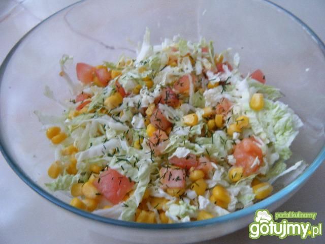 Surówka z kapusty pekińskiej i pomidorów Surówka z kapusty pekińskiej i pomidorów