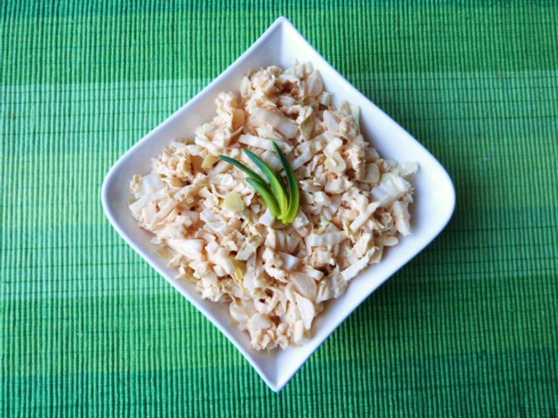 Surówka z kapusty pekińskiej i rzepy