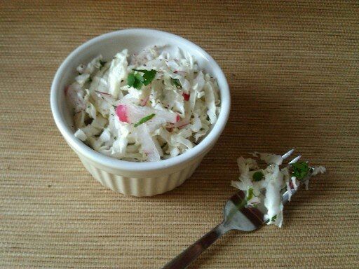 Surówka z kapusty pekińskiej i rzodkiewki