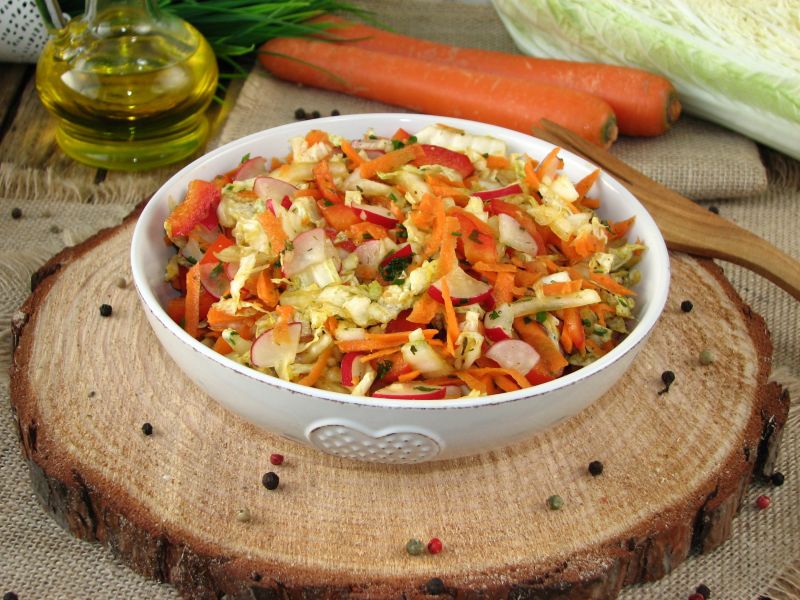 Surówka z kapusty pekińskiej i rzodkiewki Surówka z kapusty pekińskiej i rzodkiewki