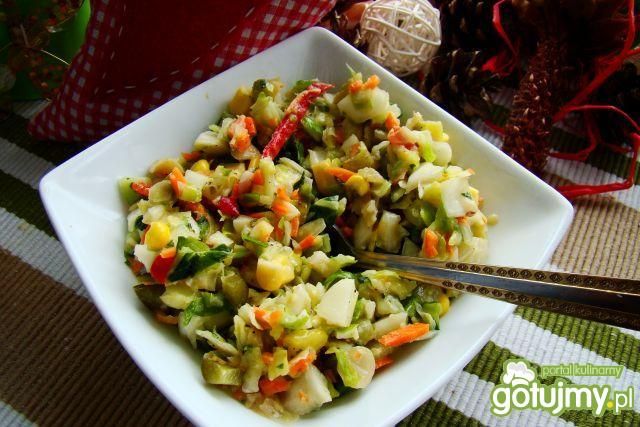 Surówka z kapusty pekińskiej z chrzanem 