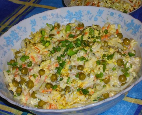 Surówka z kapusty pekińskiej z groszkiem