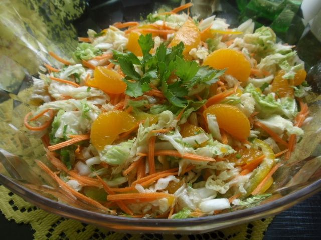 Surówka z kapusty pekińskiej z mandarynką Surówka z kapusty pekińskiej z mandarynką