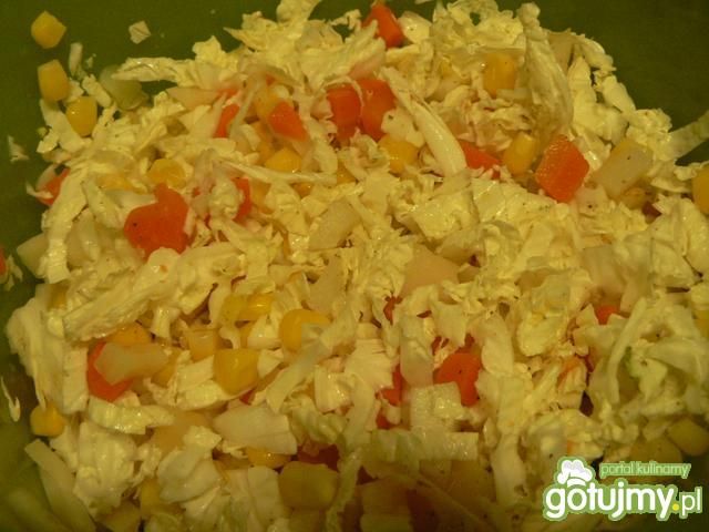 Surówka z kapusty pekińskiej z marchewką Surówka z kapusty pekińskiej z marchewką