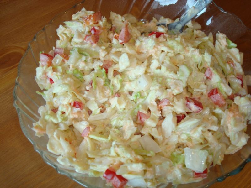 Surówka z kapusty pekińskiej z papryką Surówka z kapusty pekińskiej z papryką