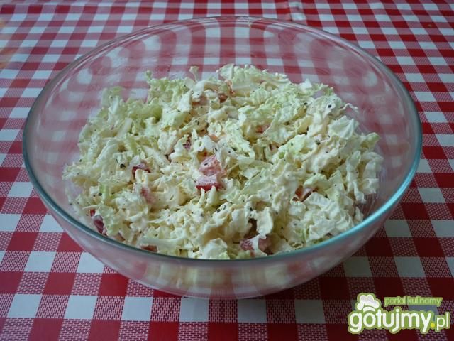 Surówka z kapusty pekińskiej z papryką. Surówka z kapusty pekińskiej z papryką.