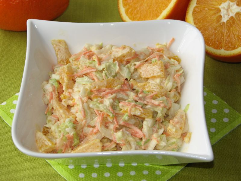 Surówka z kapusty pekińskiej z pomarańczą
