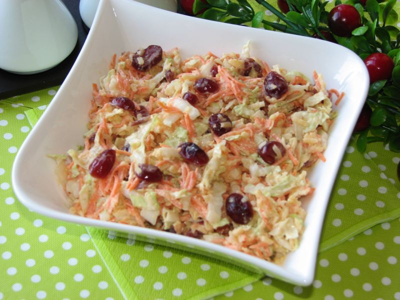 Surówka z kapusty pekińskiej z żurawiną