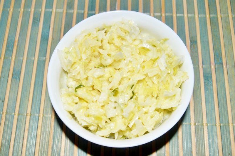 Surówka z kapusty, pora i gruszki