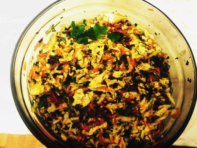 Surówka z kapusty rzodkiewki podagrycznika....