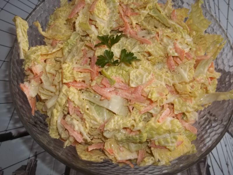 Surówka z kapusty włoskieji marchewki