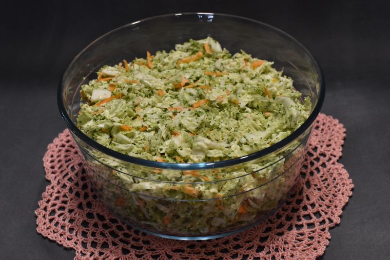Surówka z kapusty z brokułem Surówka z kapusty z brokułem