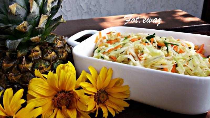 Surówka z kapusty z marchewką i ananasem Surówka z kapusty z marchewką i ananasem