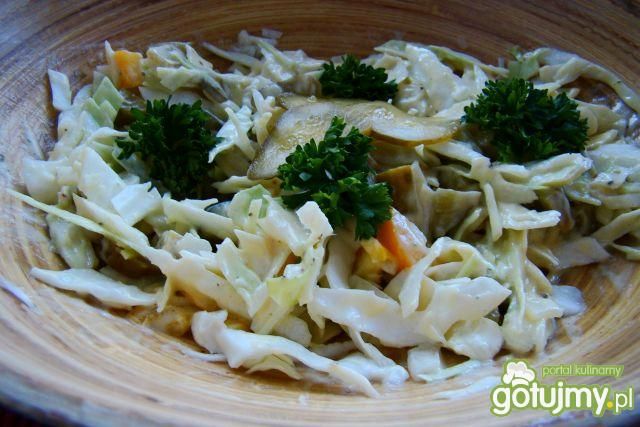 Surówka z kapusty z sosem musztardowym