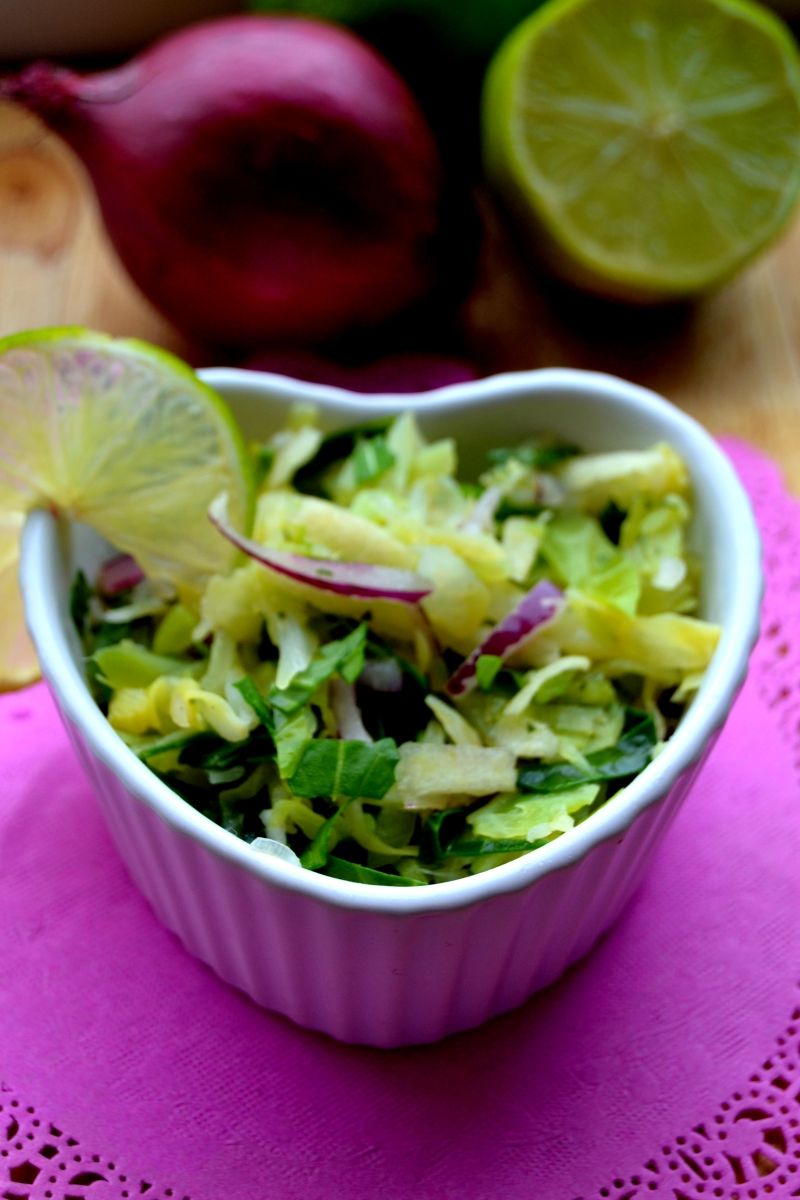 Surówka z kapusty zwanej sweetheart cabbage 