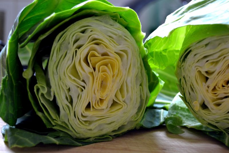 Surówka z kapusty zwanej sweetheart cabbage 