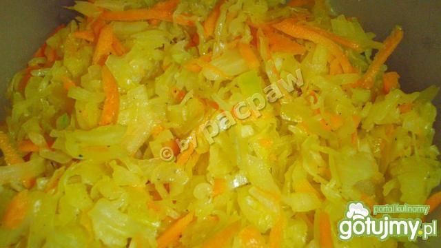 Surówka z kiszoną kapustą i jabłkiem