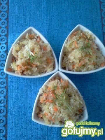 Surówka z kiszonej  kap. z ogr. kiszonym Surówka z kiszonej  kap. z ogr. kiszonym