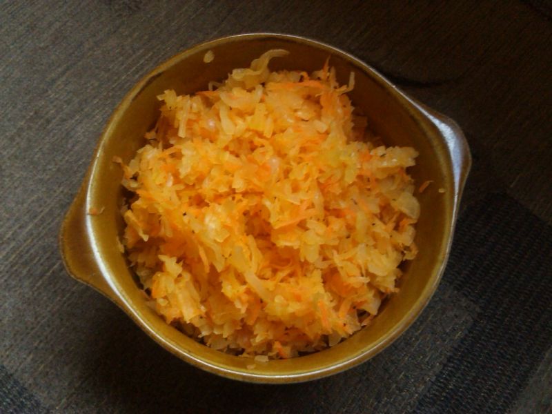 Surówka z kiszonej kapusty