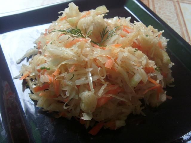 Surówka z kiszonej kapusty Surówka z kiszonej kapusty