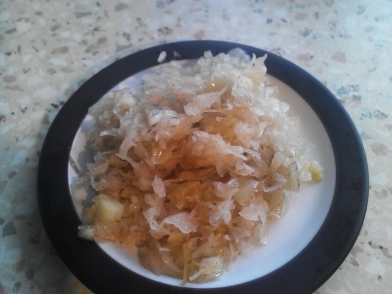 Surówka z kiszonej kapusty