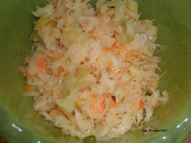 Surówka z kiszonej kapusty