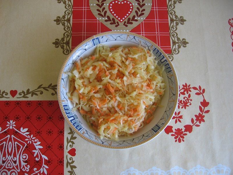 Surówka z kiszonej kapusty